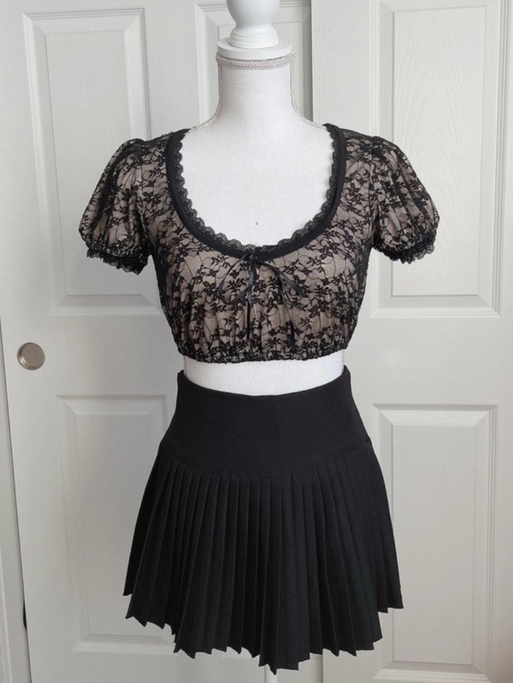 Forever 21 lace puff sleeve cropped blouse